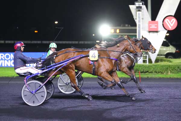 Photo d'arrivée de la course pmu PRIX DIKE à PARIS-VINCENNES le Vendredi 17 novembre 2023