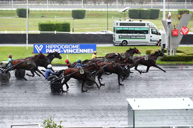 Photo d'arrivée de la course pmu PRIX DE MESLAY-DU-MAINE à PARIS-VINCENNES le Lundi 27 novembre 2023