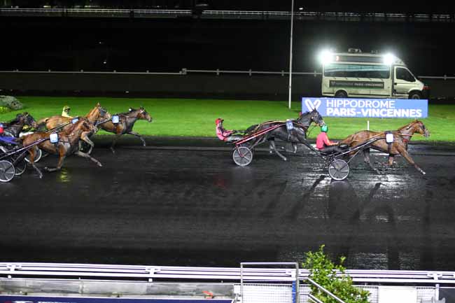 Photo d'arrivée de la course pmu PRIX DE BRASSAC-LES-MINES à PARIS-VINCENNES le Lundi 27 novembre 2023