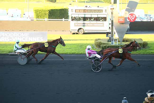Photo d'arrivée de la course pmu PRIX DE SAINT-GEORGES-DE-DIDONNE à PARIS-VINCENNES le Samedi 2 décembre 2023