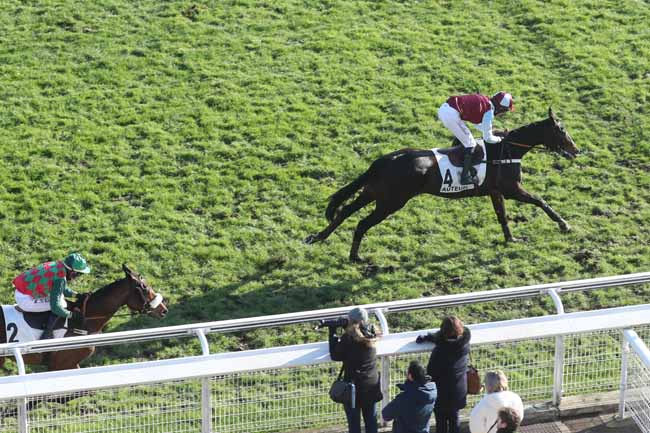 Photo d'arrivée de la course pmu PRIX ANDRE MICHEL à AUTEUIL le Samedi 2 décembre 2023