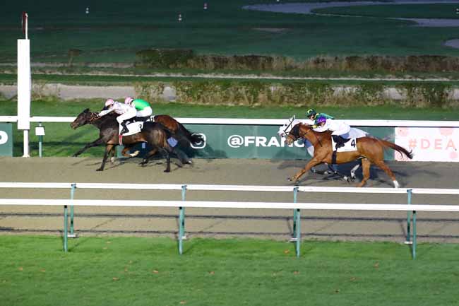 Photo d'arrivée de la course pmu PRIX DE LA HALLE AUX POISSONS à DEAUVILLE le Mercredi 6 décembre 2023