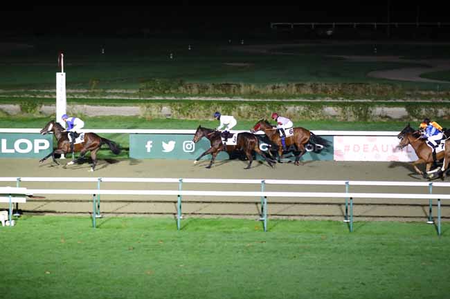 Photo d'arrivée de la course pmu PRIX DES MAS à DEAUVILLE le Mercredi 6 décembre 2023