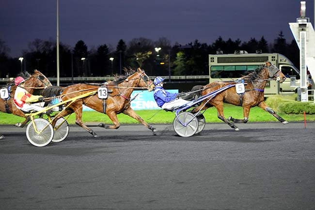 Photo d'arrivée de la course pmu PRIX DU BERRY à PARIS-VINCENNES le Jeudi 14 décembre 2023