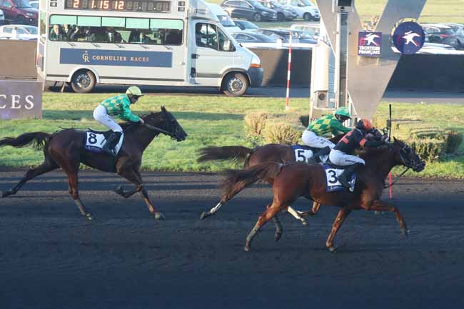 Photo d'arrivée de la course pmu PRIX JAG DE BELLOUET - CORNULIER RACES Q1 à PARIS-VINCENNES le Dimanche 17 décembre 2023