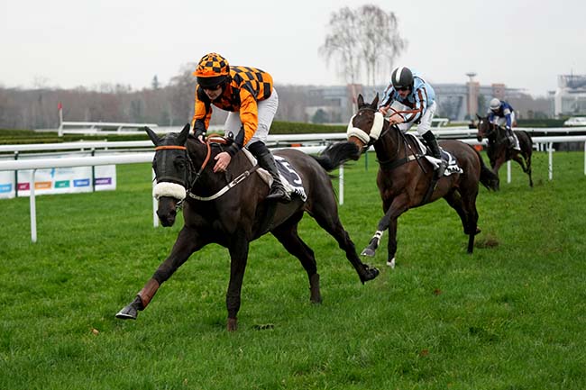 Photo d'arrivée de la course pmu PRIX DE MONTPEZAT à PAU le Mardi 19 décembre 2023