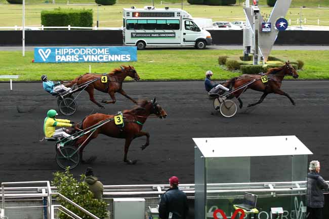 Photo d'arrivée de la course pmu PRIX DE LECTOURE à PARIS-VINCENNES le Samedi 23 décembre 2023