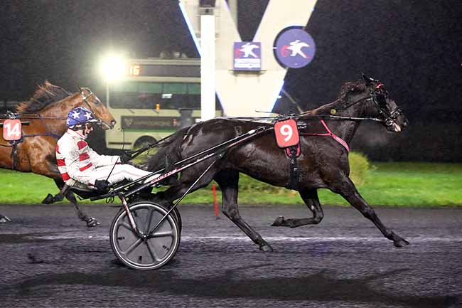Photo d'arrivée de la course pmu PRIX DE SAINT-LEONARD à PARIS-VINCENNES le Mardi 26 décembre 2023