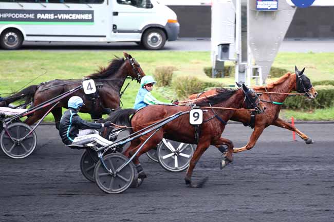 Photo d'arrivée de la course pmu PRIX DE CHATELLERAULT à PARIS-VINCENNES le Jeudi 28 décembre 2023