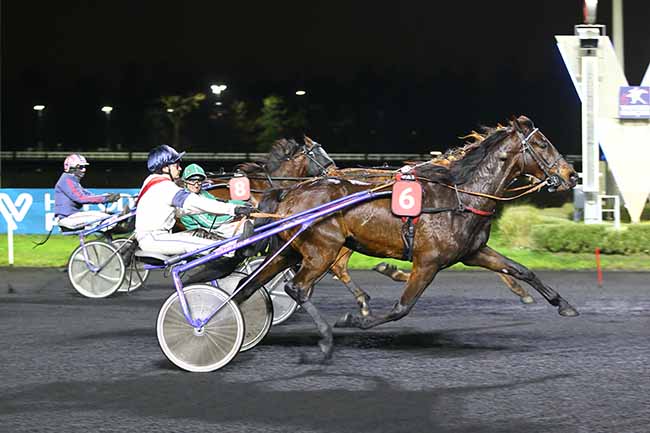 Photo d'arrivée de la course pmu PRIX DE COMPIEGNE à PARIS-VINCENNES le Vendredi 29 décembre 2023