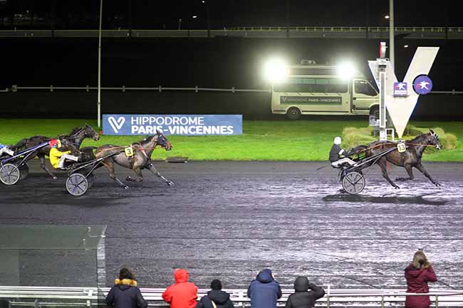 Photo d'arrivée de la course pmu PRIX DE PARTHENAY à PARIS-VINCENNES le Mardi 2 janvier 2024