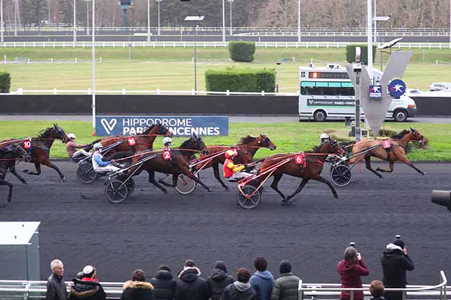 Photo d'arrivée de la course pmu PRIX DE LUCHON à PARIS-VINCENNES le Jeudi 4 janvier 2024