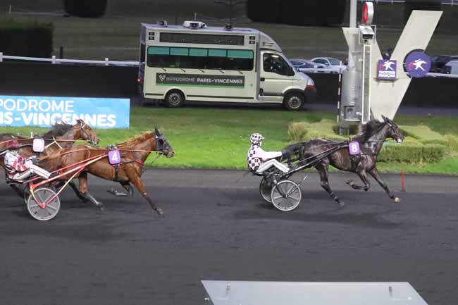Photo d'arrivée de la course pmu PRIX MAURICE DE GHEEST à PARIS-VINCENNES le Samedi 6 janvier 2024