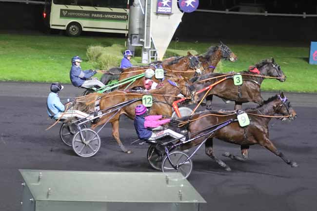 Photo d'arrivée de la course pmu PRIX DE VIC-FEZENSAC à PARIS-VINCENNES le Samedi 6 janvier 2024