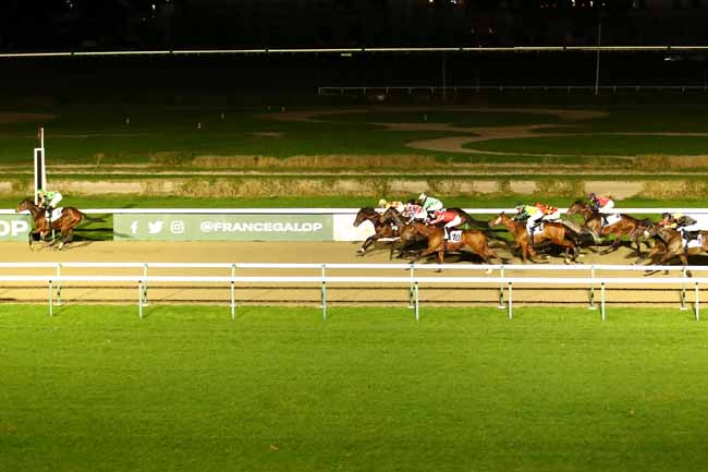 Photo d'arrivée de la course pmu PRIX DE CRENNES à DEAUVILLE le Samedi 6 janvier 2024
