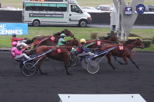 Photo d'arrivée de la course pmu PRIX D'EVIAN à PARIS-VINCENNES le Samedi 13 janvier 2024