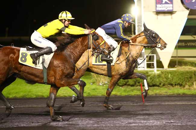Photo d'arrivée de la course pmu PRIX D'AUFFAY à PARIS-VINCENNES le Lundi 22 janvier 2024
