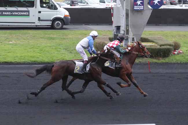 Photo d'arrivée de la course pmu PRIX DES BALEARES à PARIS-VINCENNES le Jeudi 25 janvier 2024