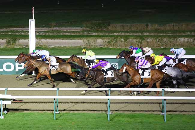 Photo d'arrivée de la course pmu PRIX DES CADRANS SOLAIRES à DEAUVILLE le Vendredi 26 janvier 2024
