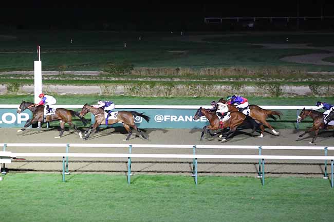 Photo d'arrivée de la course pmu PRIX DE BELLEME à DEAUVILLE le Vendredi 26 janvier 2024