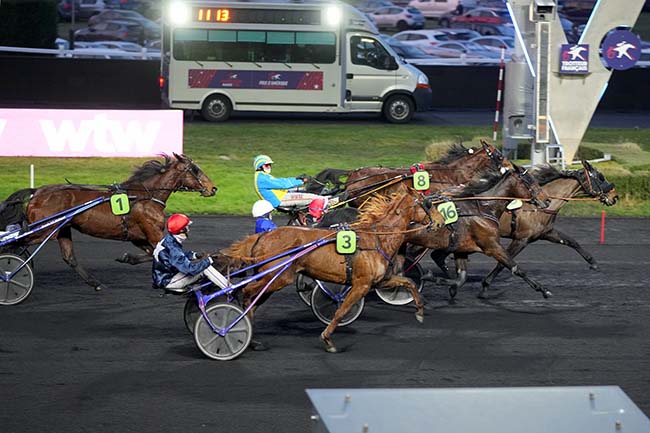 Photo d'arrivée de la course pmu PRIX WTW HIPCOVER ASSURANCES HIPPIQUES (PRIX HELEN JOHANSSON) à PARIS-VINCENNES le Dimanche 28 janvier 2024