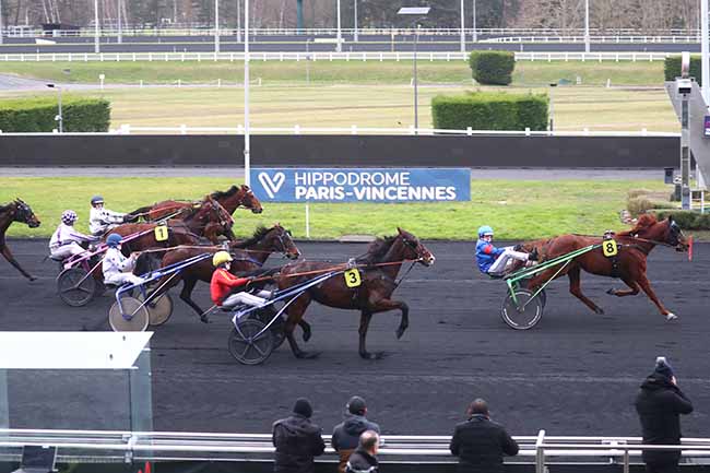 Photo d'arrivée de la course pmu PRIX DE VITTEAUX à PARIS-VINCENNES le Mardi 30 janvier 2024