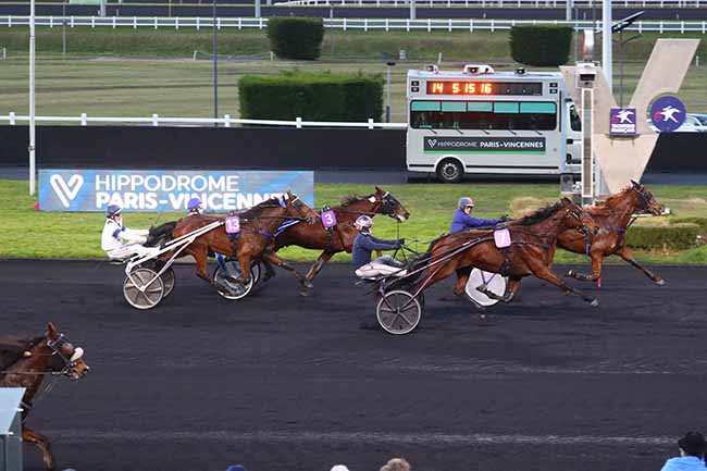 Photo d'arrivée de la course pmu PRIX D'YVETOT à PARIS-VINCENNES le Mardi 30 janvier 2024