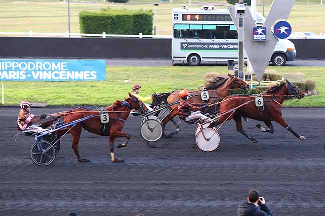Photo d'arrivée de la course pmu PRIX D'ECOUCHE à PARIS-VINCENNES le Vendredi 2 février 2024