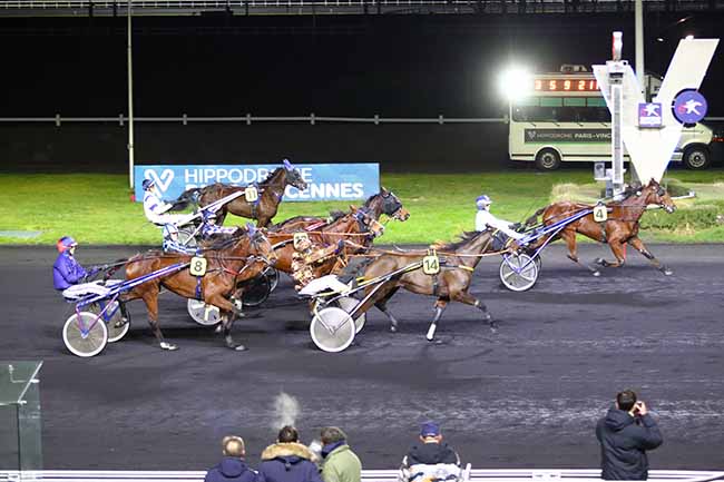 Photo d'arrivée de la course pmu PRIX DE COURTEMER à PARIS-VINCENNES le Vendredi 2 février 2024