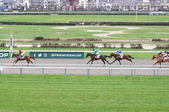 Photo d'arrivée de la course pmu PRIX DE FERVAQUES à DEAUVILLE le Samedi 3 février 2024