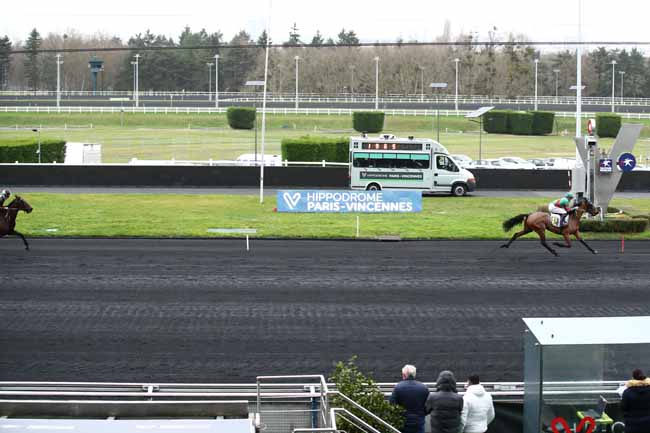 Photo d'arrivée de la course pmu PRIX DU POITOU à PARIS-VINCENNES le Jeudi 8 février 2024