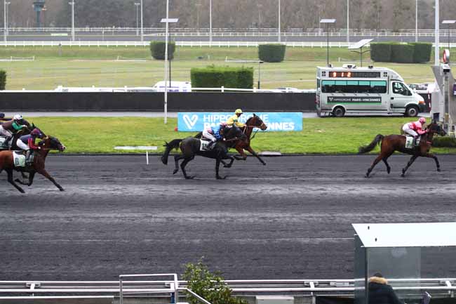 Photo d'arrivée de la course pmu PRIX DE FONTENAY-EN-PARISIS à PARIS-VINCENNES le Jeudi 8 février 2024