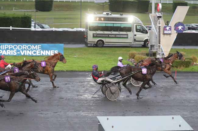 Photo d'arrivée de la course pmu PRIX DE BERCY à PARIS-VINCENNES le Samedi 10 février 2024