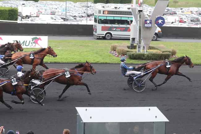 Photo d'arrivée de la course pmu PRIX DE FRANCE - AMERIQUE RACES à PARIS-VINCENNES le Dimanche 11 février 2024