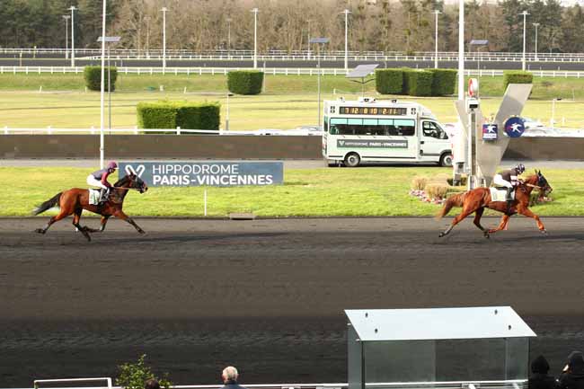 Photo d'arrivée de la course pmu PRIX DE FALOT à PARIS-VINCENNES le Mardi 13 février 2024