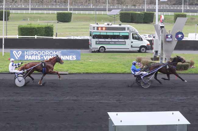 Photo d'arrivée de la course pmu PRIX DE CAUSSADE à PARIS-VINCENNES le Vendredi 16 février 2024