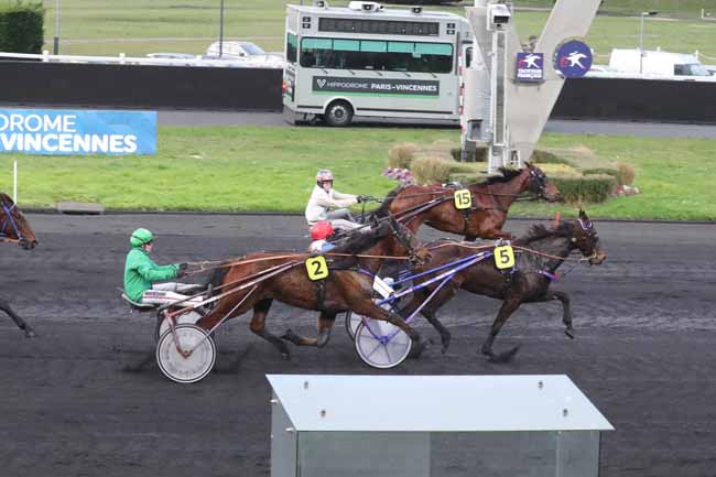 Photo d'arrivée de la course pmu PRIX DE BOIS-LE-ROI à PARIS-VINCENNES le Vendredi 16 février 2024