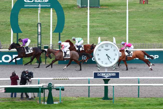 Photo d'arrivée de la course pmu PRIX DE BELLOY-EN-FRANCE à CHANTILLY le Vendredi 16 février 2024