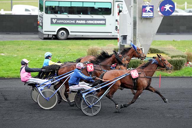 Photo d'arrivée de la course pmu PRIX DE FREJUS à PARIS-VINCENNES le Lundi 19 février 2024