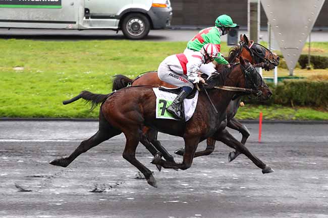 Photo d'arrivée de la course pmu PRIX DE MORTAGNE à PARIS-VINCENNES le Jeudi 22 février 2024