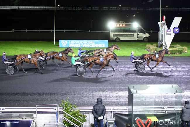 Photo d'arrivée de la course pmu PRIX DE GUERANDE à PARIS-VINCENNES le Vendredi 23 février 2024