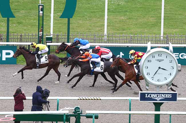 Photo d'arrivée de la course pmu PRIX DE LA ROUTE BOURBON à CHANTILLY le Samedi 24 février 2024
