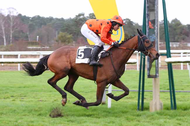 Photo d'arrivée de la course pmu PRIX JACQUES GELIOT à FONTAINEBLEAU le Lundi 26 février 2024