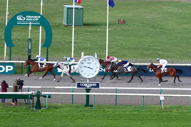 Photo d'arrivée de la course pmu PRIX DE LA SERPENTINE à CHANTILLY le Vendredi 1 mars 2024