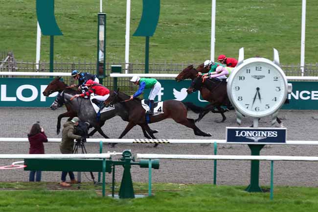 Photo d'arrivée de la course pmu PRIX ESSO à CHANTILLY le Vendredi 1 mars 2024