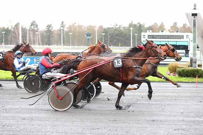 Photo d'arrivée de la course pmu PRIX DE CHAMPTOCE à PARIS-VINCENNES le Samedi 2 mars 2024