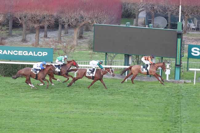 Photo d'arrivée de la course pmu PRIX DU PERIGORD à SAINT CLOUD le Jeudi 7 mars 2024