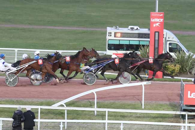 Photo d'arrivée de la course pmu PRIX QUICK WILLIAMS à ENGHIEN le Vendredi 8 mars 2024