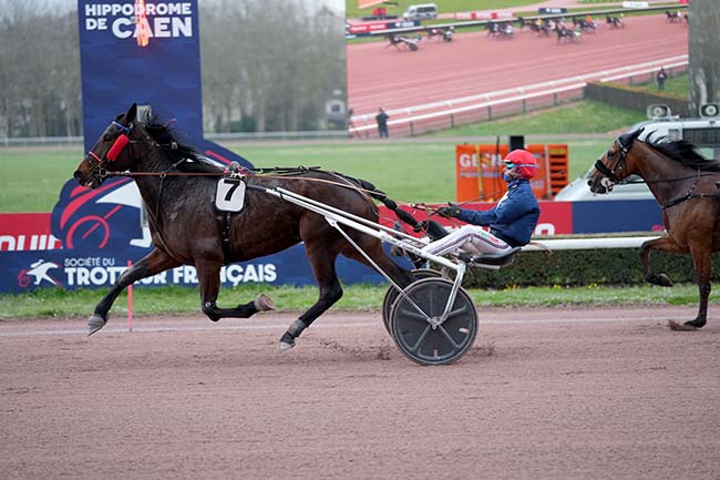 Photo d'arrivée de la course pmu PRIX DE CAMPEAUX à CAEN le Lundi 11 mars 2024