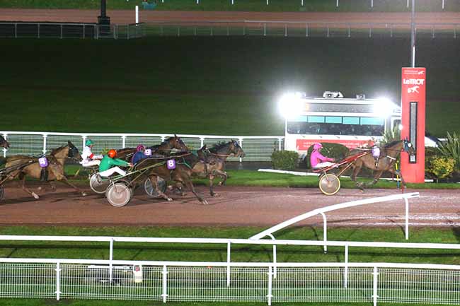 Photo d'arrivée de la course pmu PRIX DU GAVE à ENGHIEN le Mardi 12 mars 2024